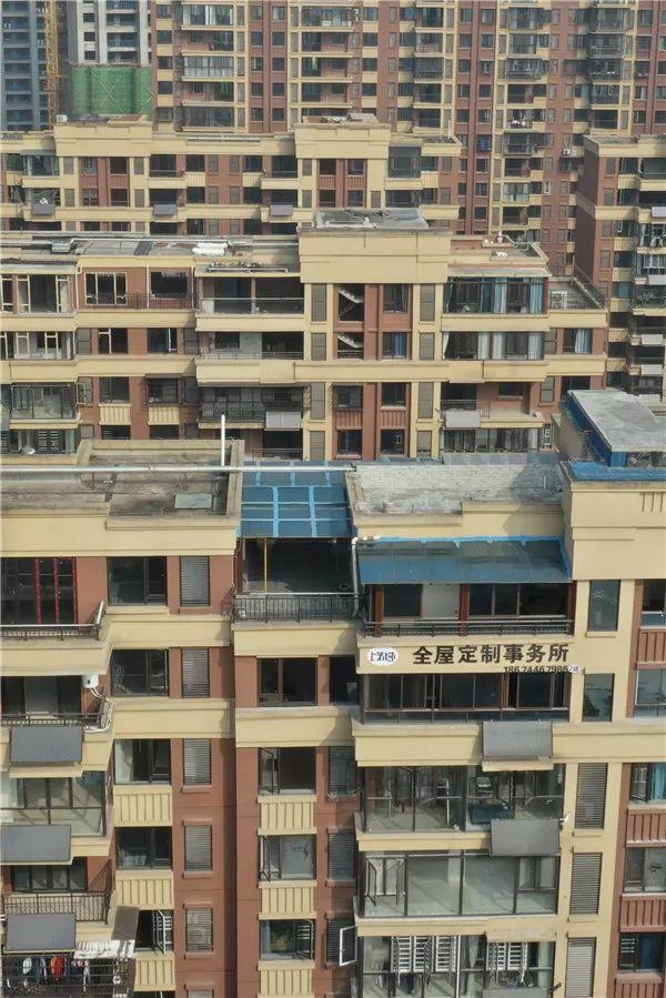 顶楼福利?长沙一小区业主把天台打通,加高成楼顶别墅…拆!