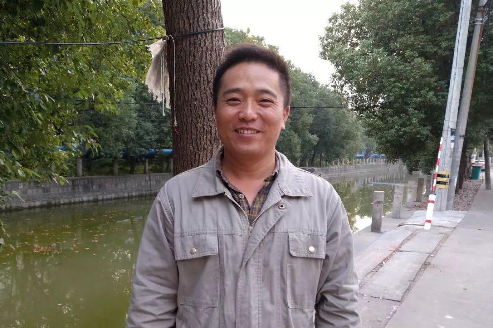 沈军你笑起来的样子,真暖!