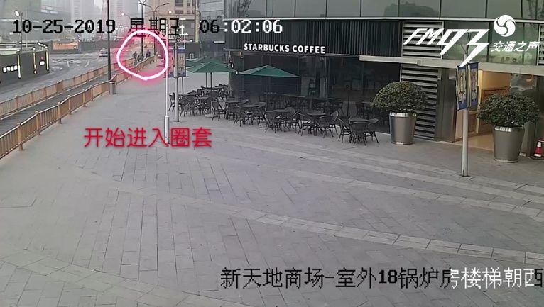 果然，“霸道总裁”斩钉截铁地说：“我陪我兄弟去看病，最少要2000元”，并威胁道“不给钱就找人打你”。