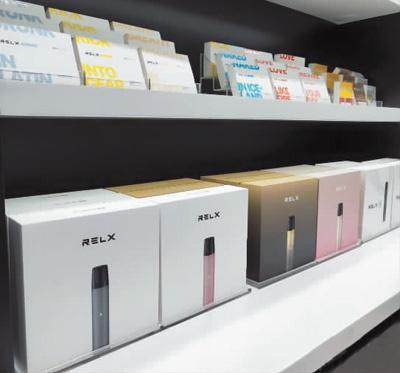 北京市商场内某电子烟品牌展示台。杨佳鑫摄