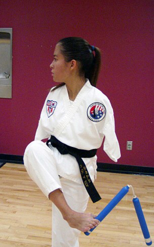 考克斯练习跆拳道。图源：《每日邮报》