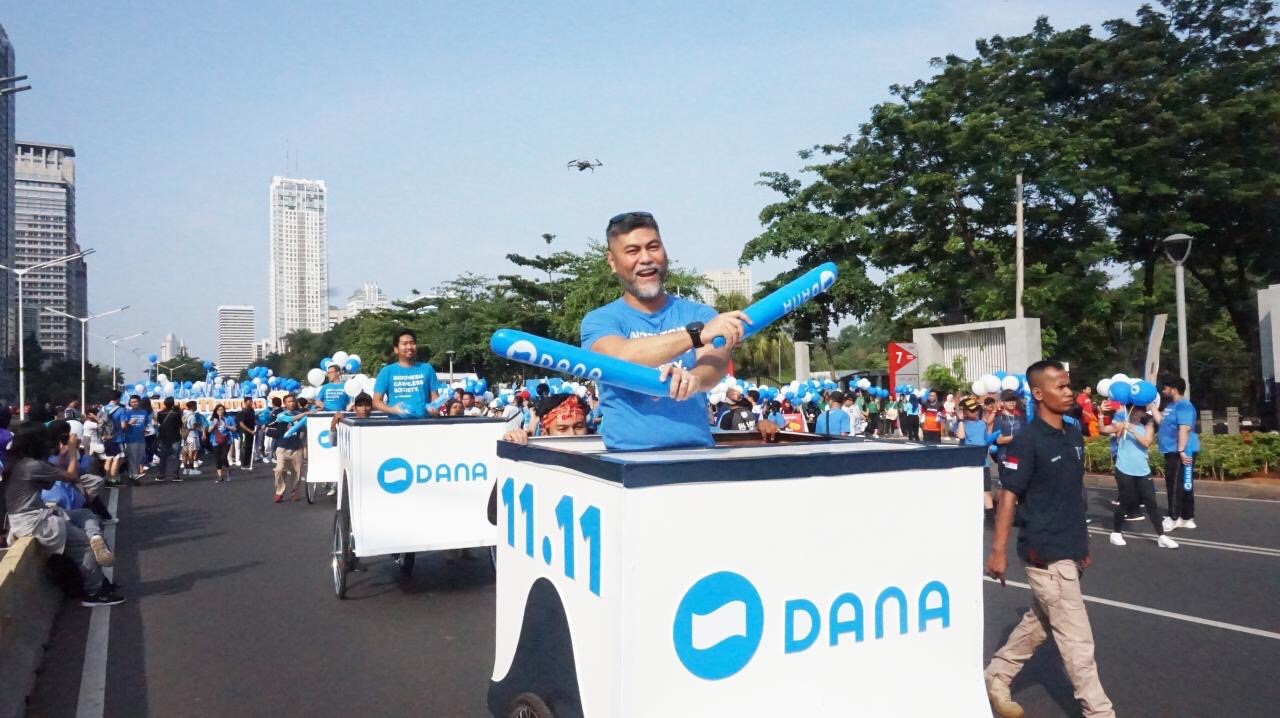 (印尼人把双11变成了一场节日，本地版“支付宝”DANA的工程师们嘉年华，把DANA扫码“小白盒“开上了马路)
