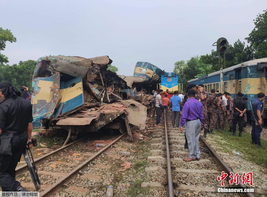 孟加拉國發生兩列火車相撞事故