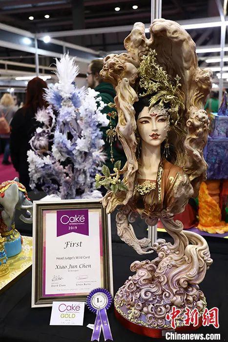 翻糖蛋糕《嫦娥》。受访者供图