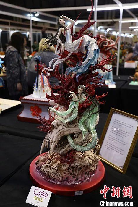 周毅团队翻糖蛋糕作品《白蛇传说》。受访者供图