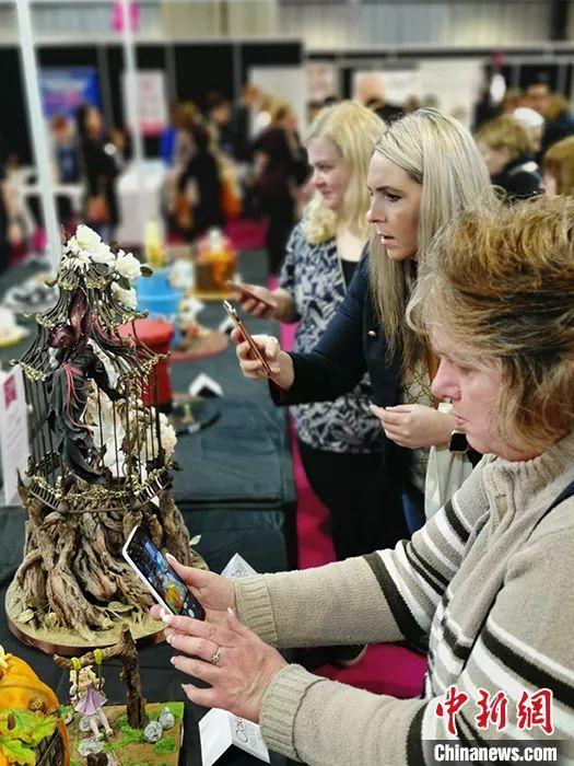 国际翻糖蛋糕比赛“Cake International 2019”现场。受访者供图