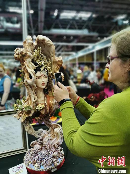 国际翻糖蛋糕比赛“Cake International 2019”现场。受访者供图