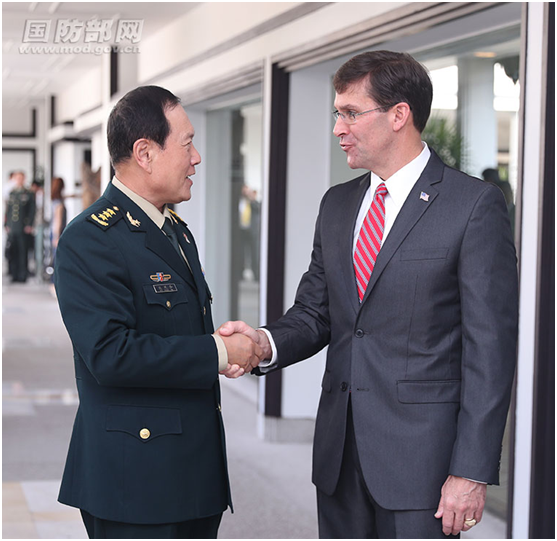 国务委员兼国防部长魏凤和在曼谷会见美国国防部长埃斯珀。图自国防部网/李晓伟摄
