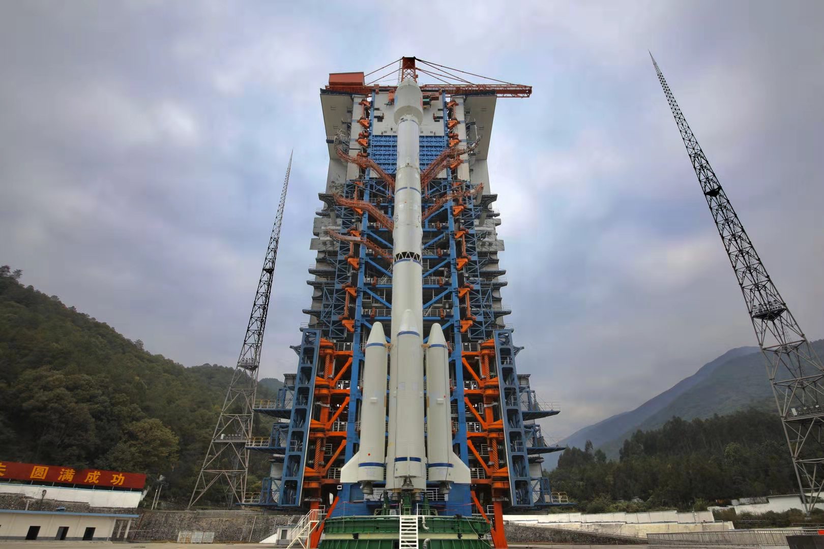 此次发射的北斗导航卫星和配套运载火箭(及配套远征一号上面级)分别由