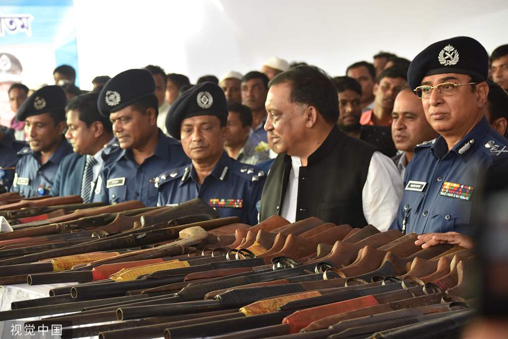 孟加拉国东南部大量海盗向警方自首发誓从良过清静日子