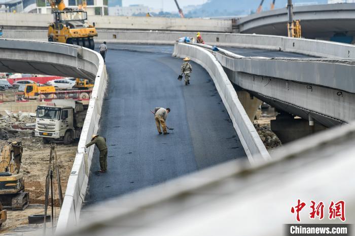 珠海横琴新区环岛东路立交已完成98 工程量 计划年底通车
