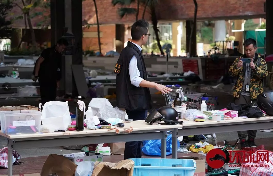 香港警方连同香港消防部门今日进入香港理工大学，展开相关搜证工作。摄/环球时报-环球网樊巍