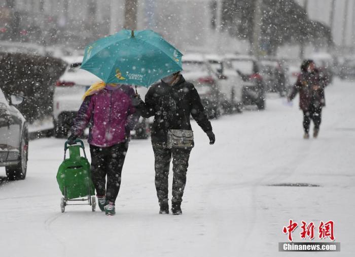 北方迎今冬以来最大范围降雪北京等地或降下初雪