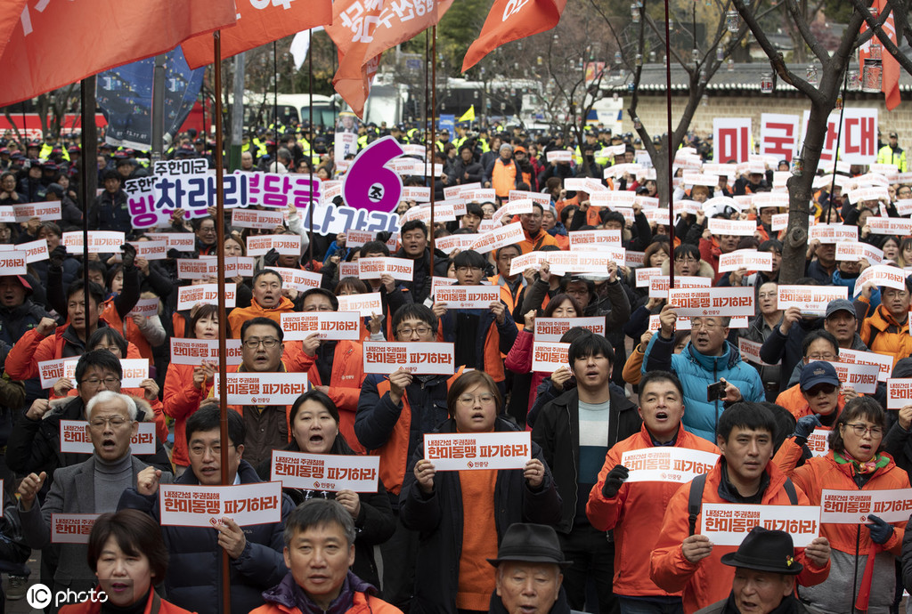 韩国首尔爆发大规模集会 抗议美“天价”防卫费