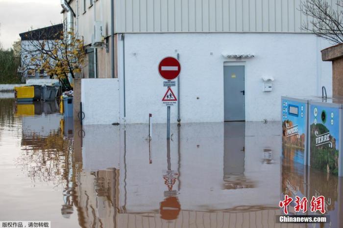 法国东南部遭暴雨侵袭引发洪灾 已致6人遇难(图)