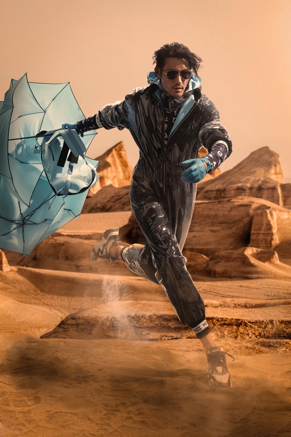 胡兵登杂志双封面荒野沙漠与时空未来对话