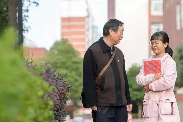 七旬老人奔走上百城市找工作,背后原因让人动容