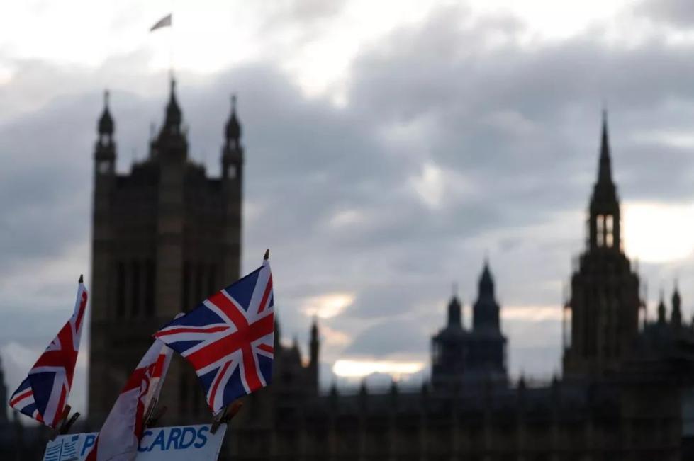 这是11月5日在英国伦敦拍摄的日落时分的英国议会大厦。 新华社/美联