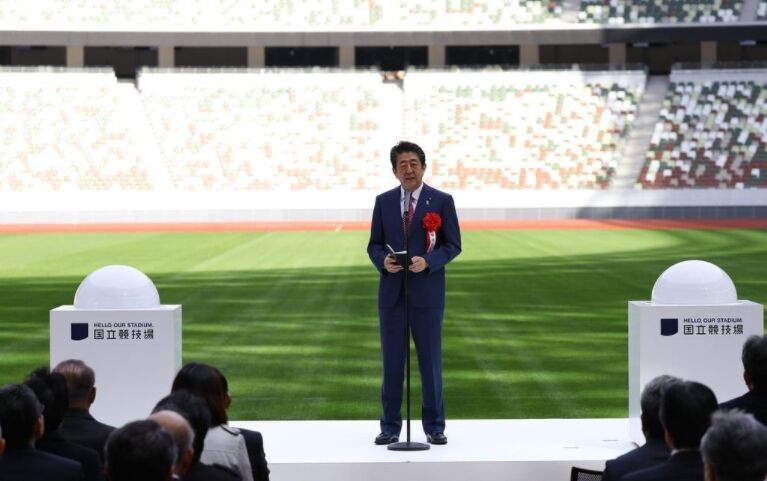 安倍晋三出席竣工仪式并发表讲话