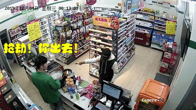活久见!24岁小伙抢劫便利店:去报警!我就想坐牢!