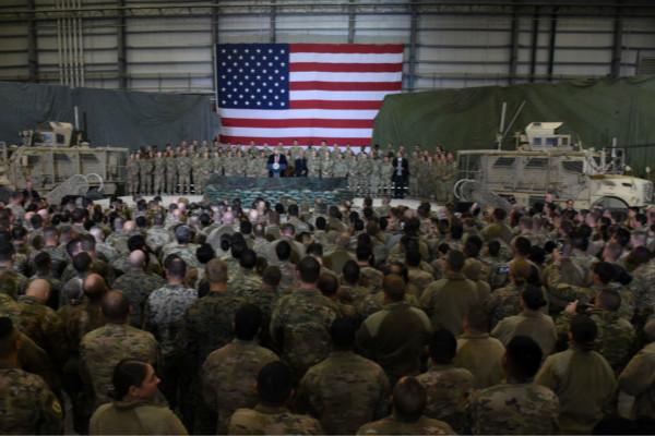 特朗普总统在阿富汗巴格拉姆空军基地向美军讲话 （图源：俄罗斯通讯社）