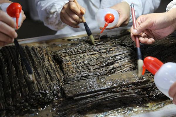 海昏侯墓考古出土了5200多枚竹简和近百版木牍。 江西省文物考古研究院供图