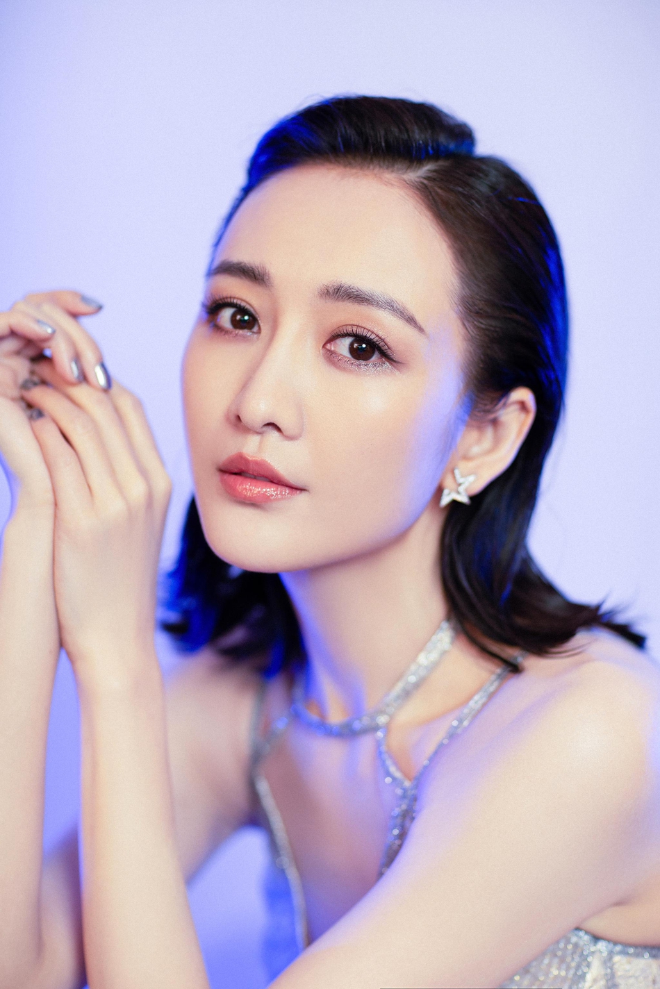 王鸥露背纱裙亮相国剧盛典 仙气十足担任开场表演嘉宾