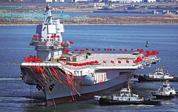 中国首艘国产航母下水