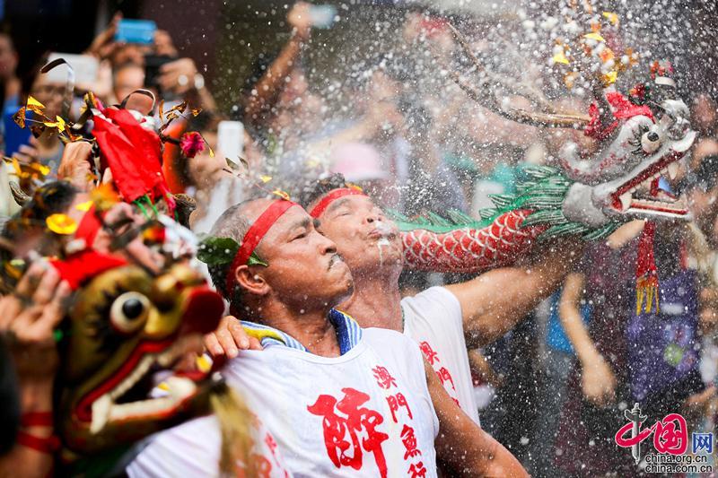 澳门“鱼行醉龙节” 张金加 摄