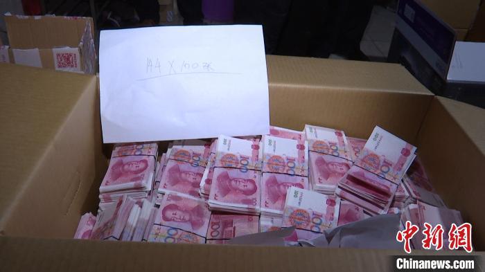图为查获的假钞。 孔金花 摄