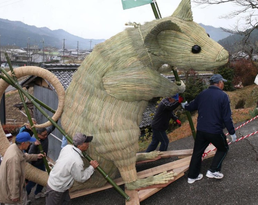稻草老鼠。(图源：神户新闻)