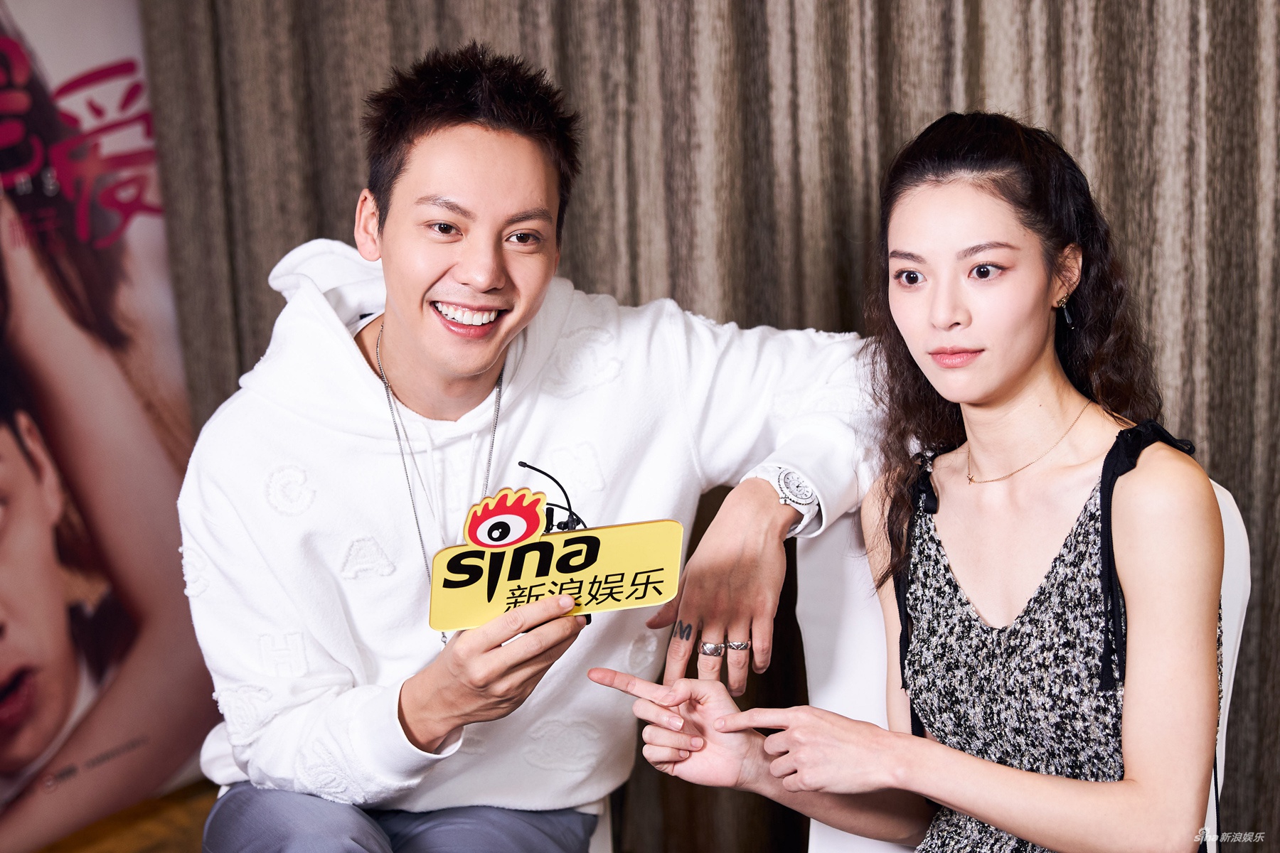 钟楚曦爆猛料称陈伟霆片场爱用"道具"