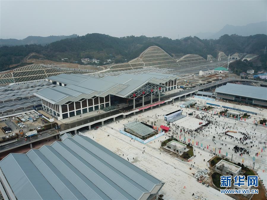 这是12月26日无人机拍摄的湖南张家界西站. 当日,黔张常铁路正式通车.