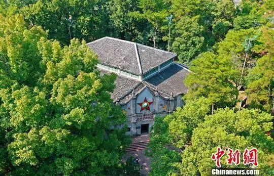 无人机航拍下的中华苏维埃共和国临时中央政府大礼堂旧址(“二苏大”会址)。刘占昆 摄