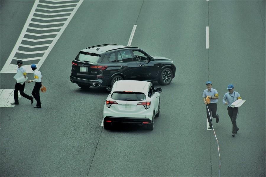 日本男子强行别警车遭拦停后踹警官当场被捕