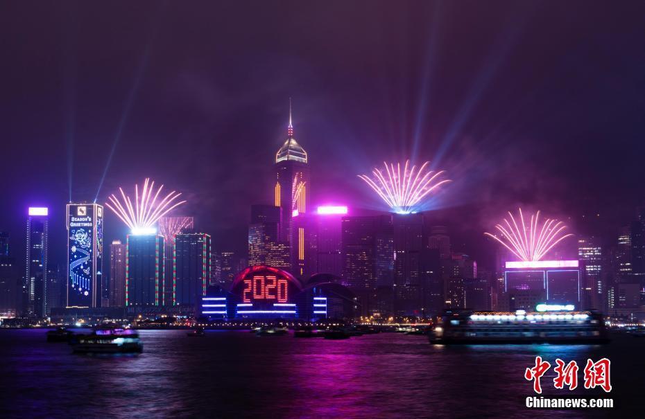 香港迎接2020年 加强版“幻彩咏香江”照耀维港