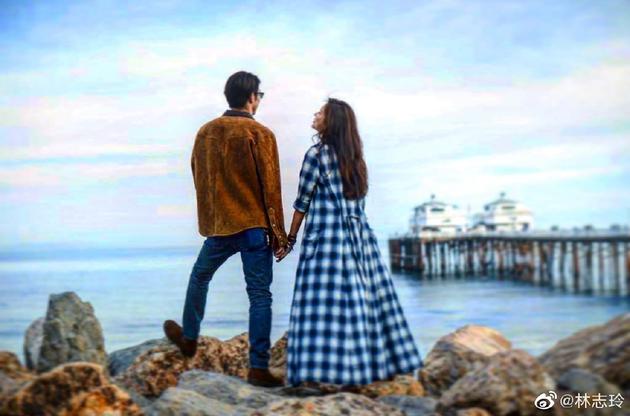 林志玲夫妇背影合影