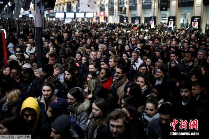 当地时间2019年12月16日，法国大罢工已进入第12天，巴黎大区的道路拥堵长达600多公里。