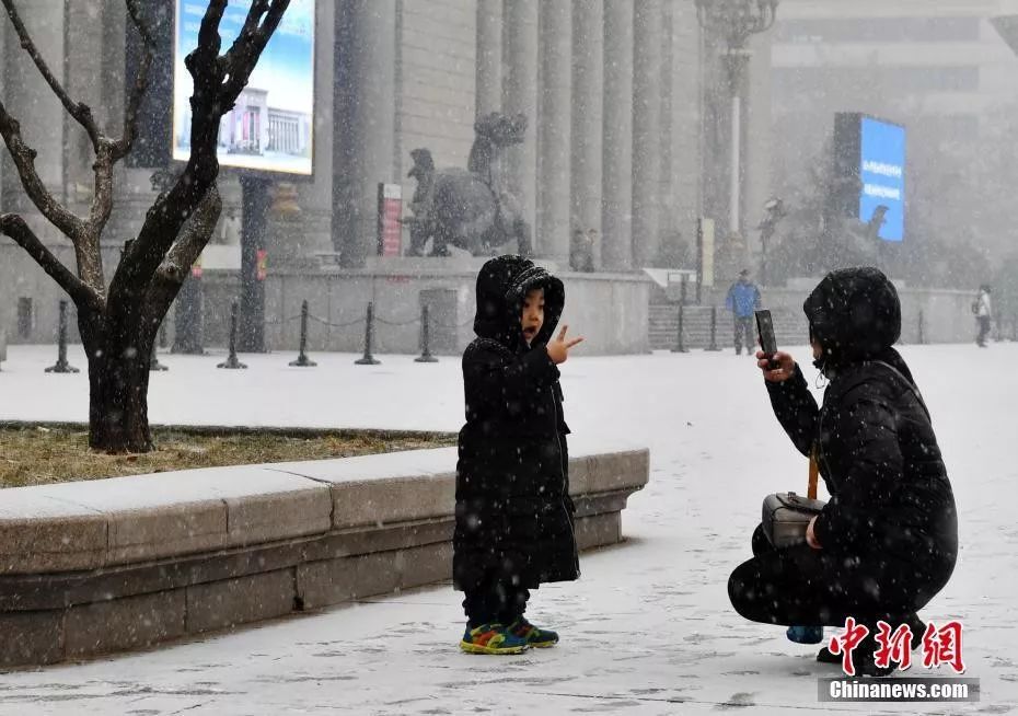 年第一场雪来啦 想起02年的第一场雪已经十八岁了