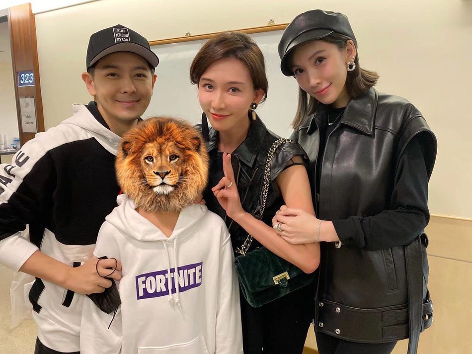 林志颖娇妻晒与林志玲合影 一模一样像姐妹