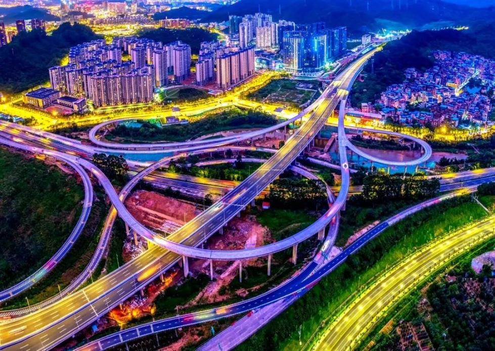 广州的立体化交通.新华网发(曾铠钢 摄)