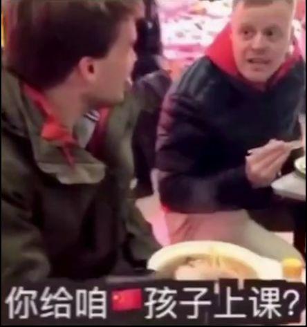 “你一个月赚多少钱儿？”