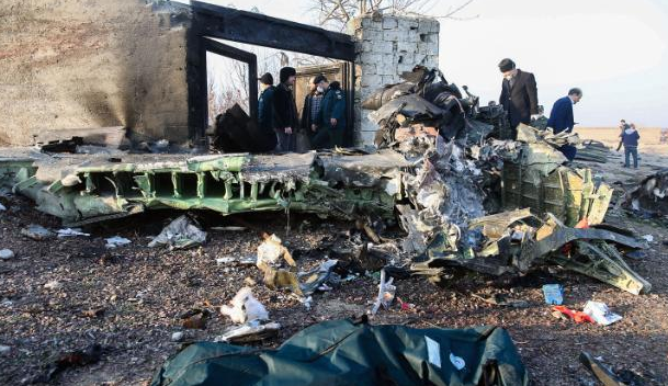 波音737客机在德黑兰附近坠毁(图源：CNN)