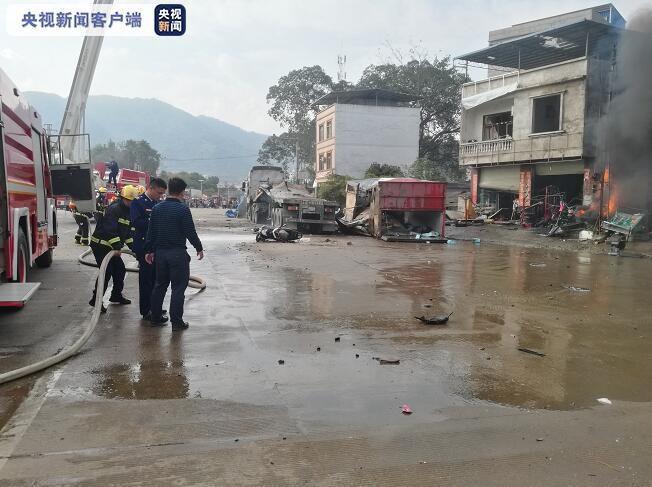 广西凭祥一大货车发生爆炸 导致2人死亡4人受伤