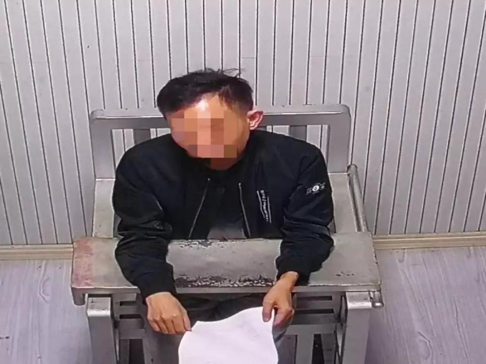 “男网友”借用手机刷走40000元 受害人却不制止!