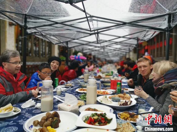 图为豆腐长桌宴。宁波市政府新闻办供图