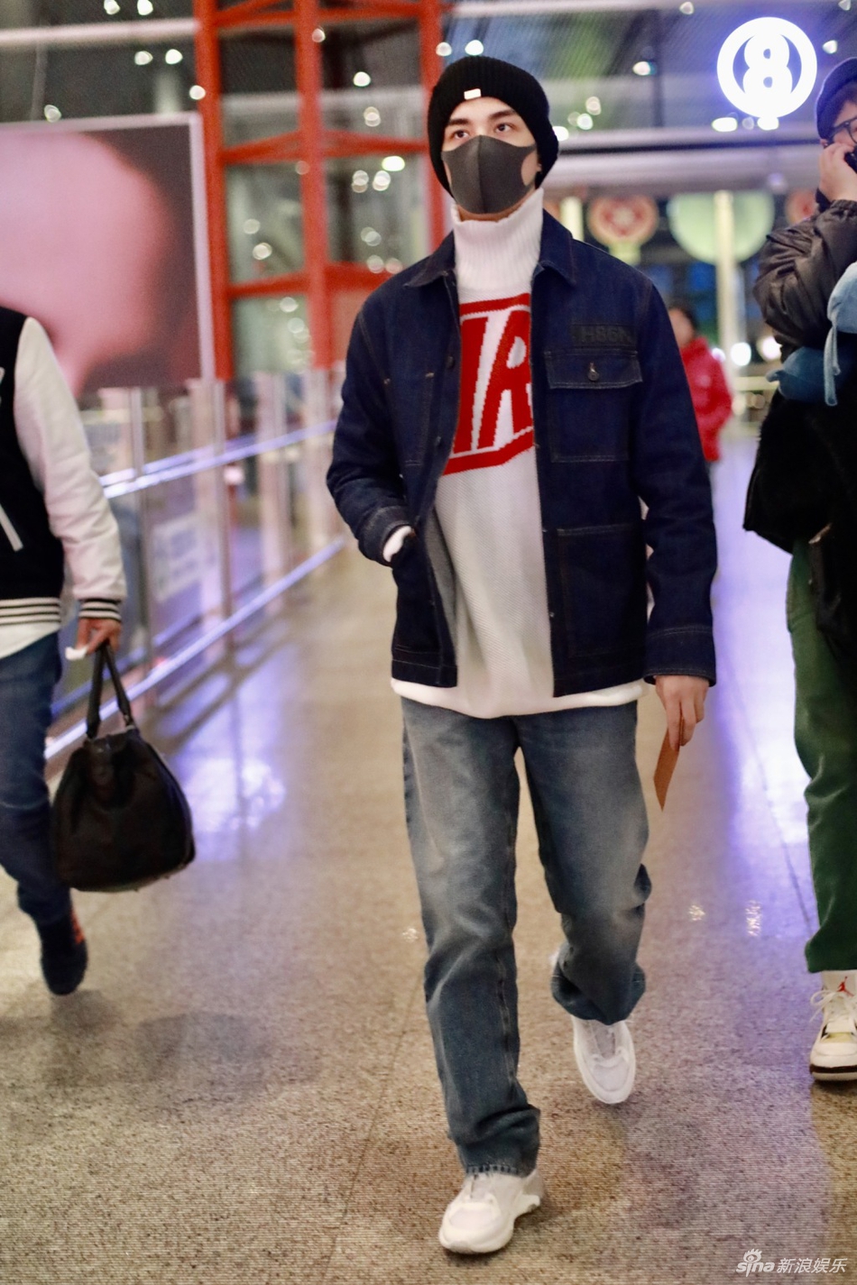 2020年1月13日,北京,吴磊现身机场.