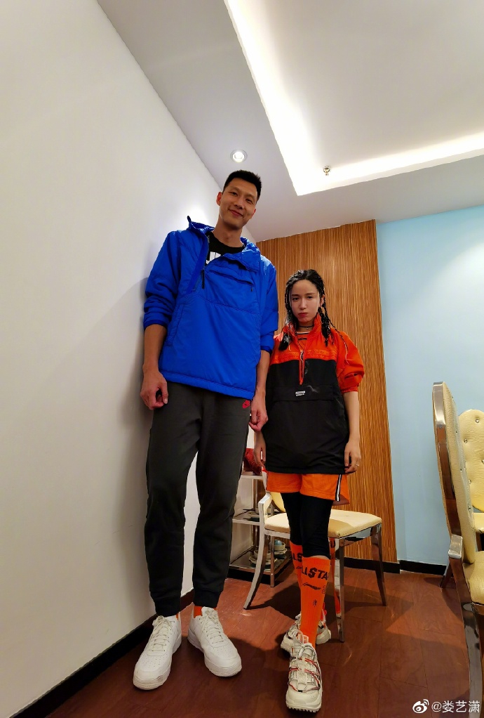 娄艺潇易建联合影