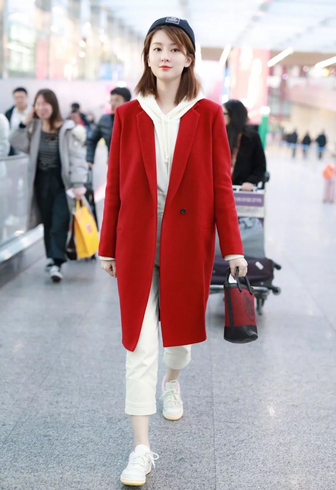 最近明星们都在穿的红色到底是哪种红?