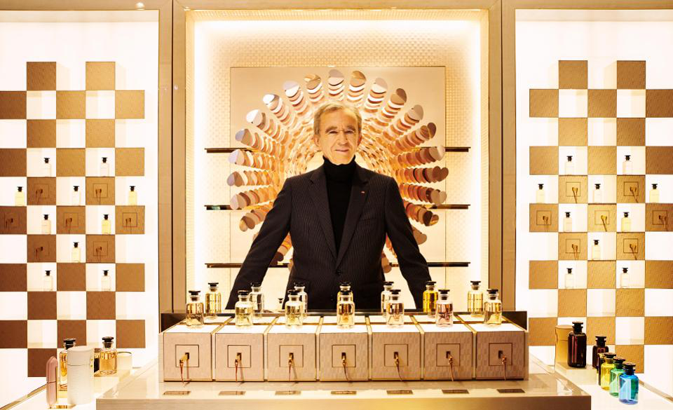 世界首富易主lv总裁阿诺特挤掉亚马逊创始人登上富豪榜榜首